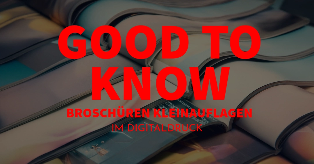 Broschüren gestapelt aufeinander. Davor steht Good to Know 